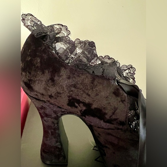 NIB Dolls Kill Widow Nocturnal Garden Platform Mary Janes in Black Velvet & Lace - Picture 12 of 16